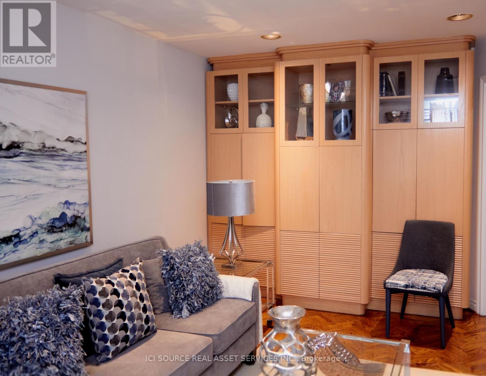 104 Almore Avenue, Toronto, Ontario  M3H 2H5 - Photo 7 - C12414211