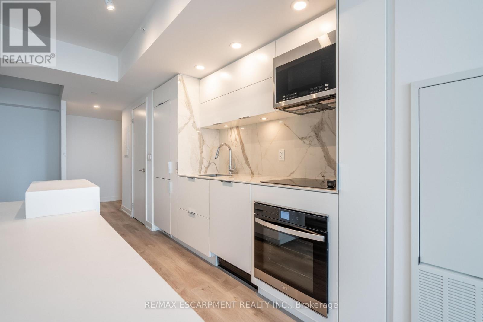 309 - 370 Martha Street, Burlington, Ontario  L7R 0G9 - Photo 6 - W12574840