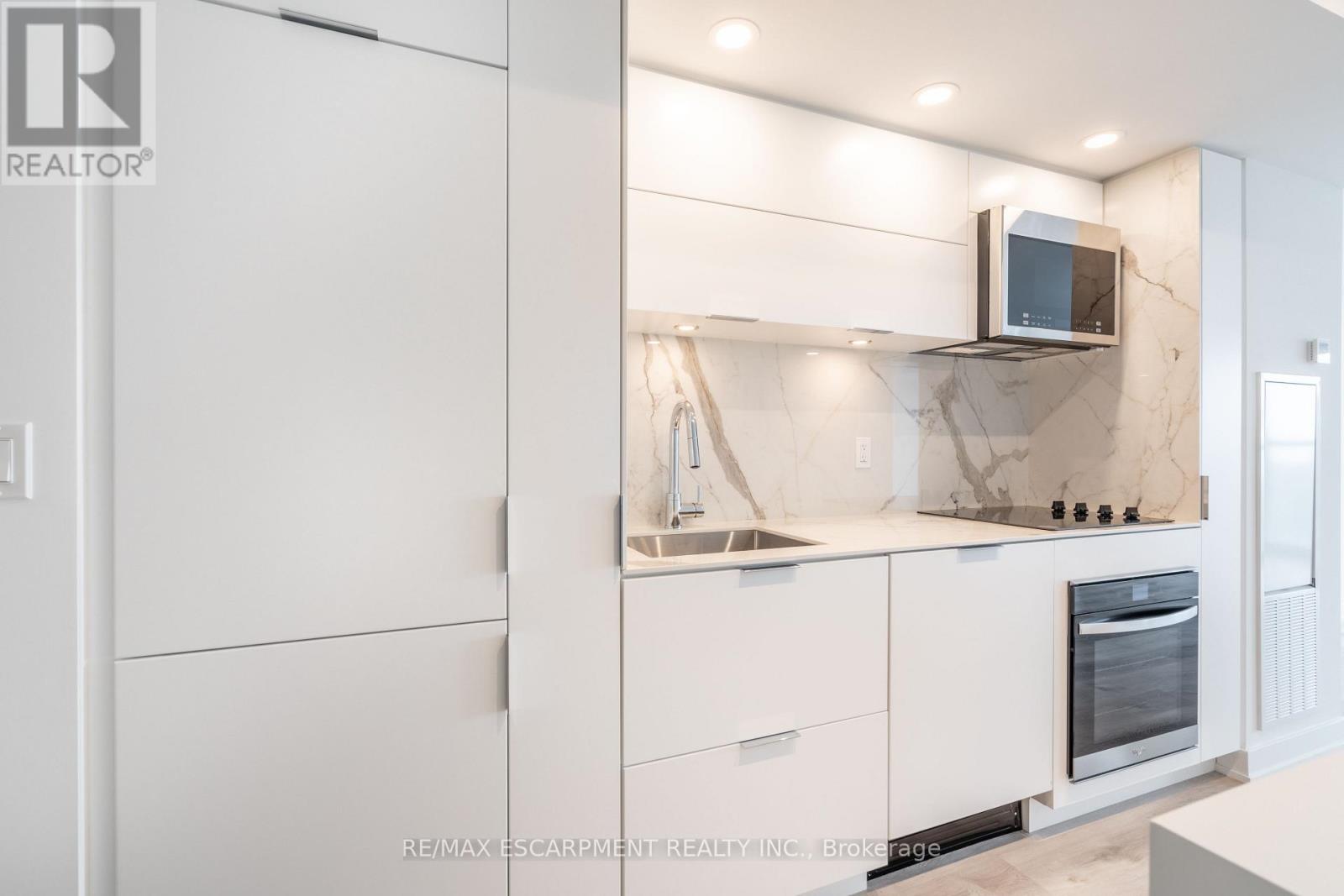 309 - 370 Martha Street, Burlington, Ontario  L7R 0G9 - Photo 8 - W12574840