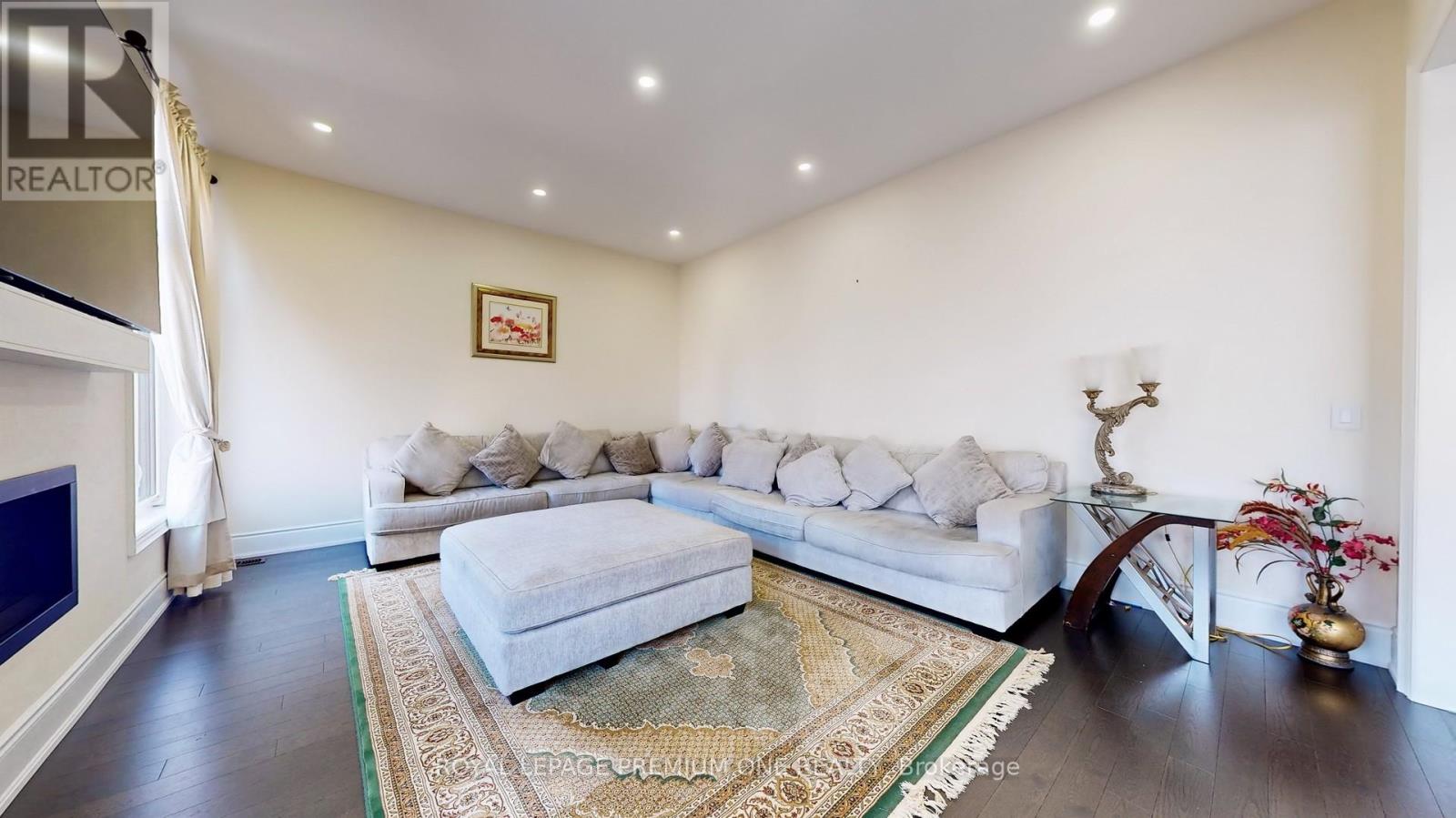 52 Daisy Meadow Crescent, Caledon, Ontario  L7C 4G3 - Photo 11 - W12574876