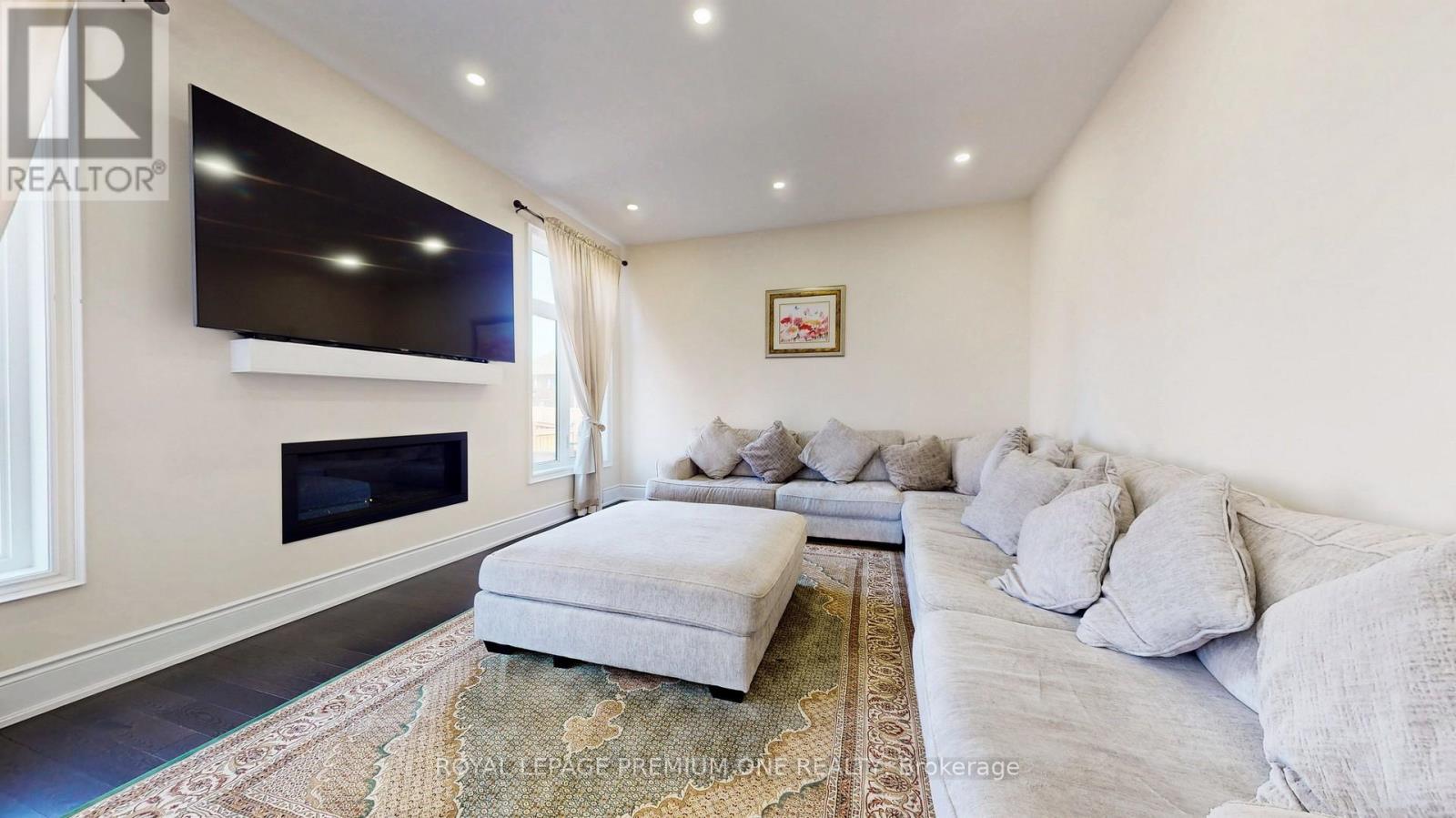 52 Daisy Meadow Crescent, Caledon, Ontario  L7C 4G3 - Photo 9 - W12574876