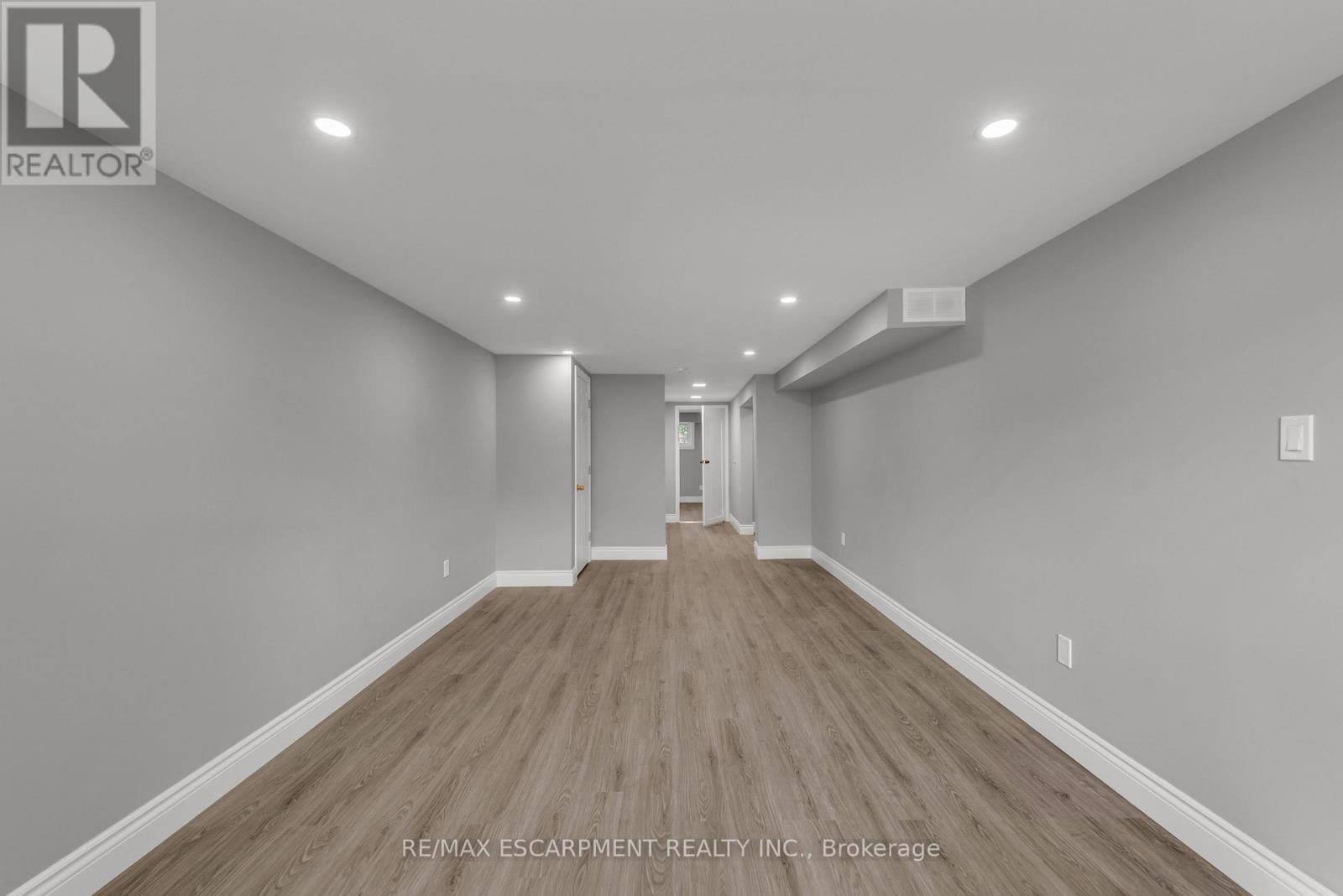 Lower - 143 Highridge Avenue, Hamilton, Ontario  L8E 3L5 - Photo 7 - X12574714