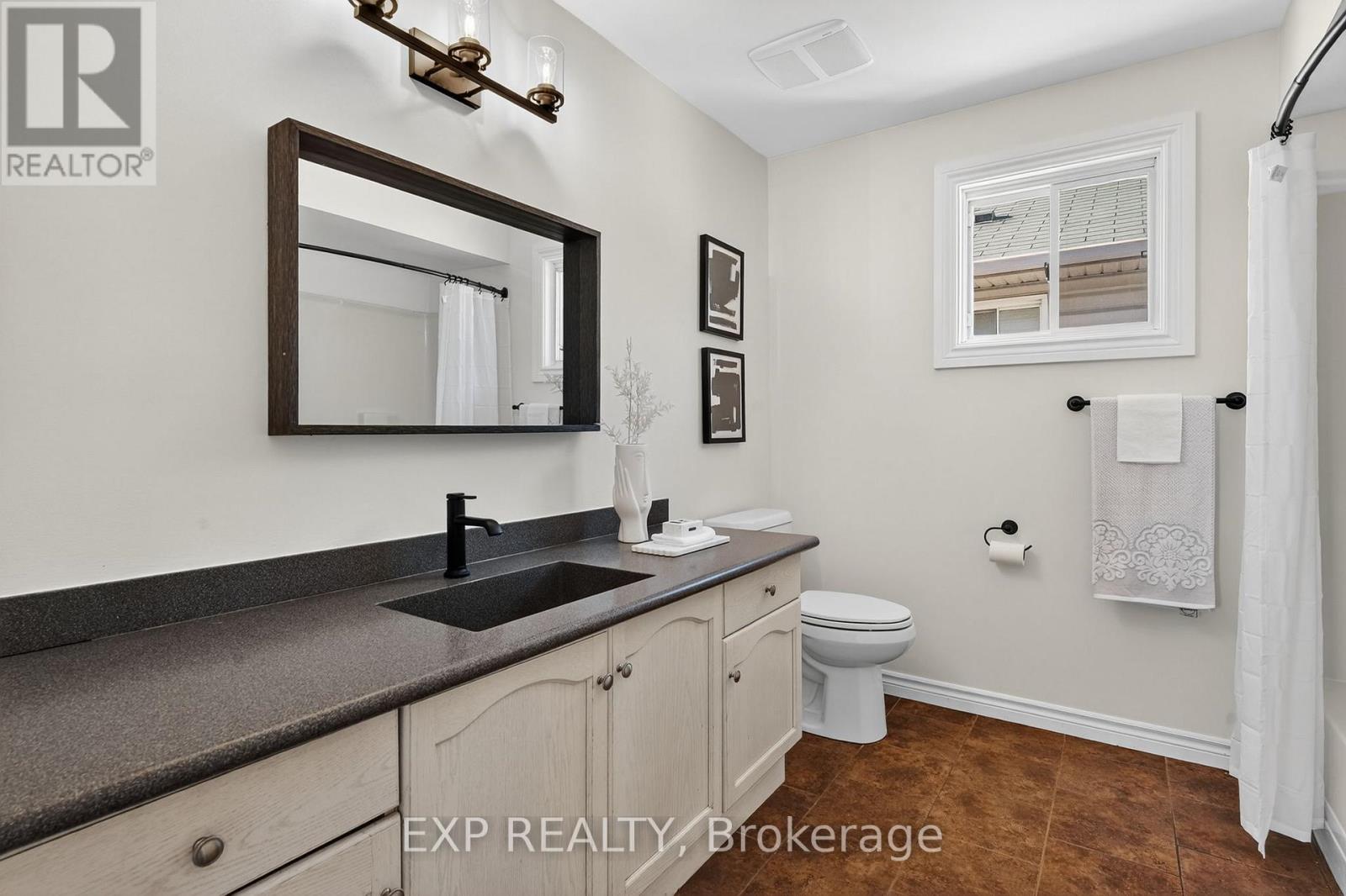 4902 Adam Court, Lincoln, Ontario  L3J 0E3 - Photo 18 - X12574736