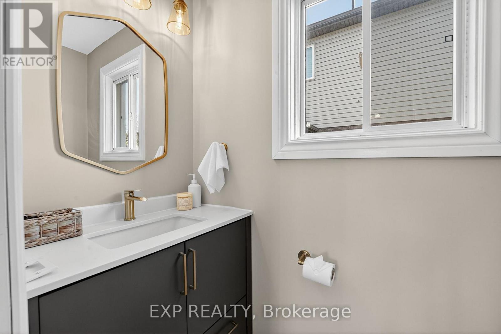 4902 Adam Court, Lincoln, Ontario  L3J 0E3 - Photo 5 - X12574736