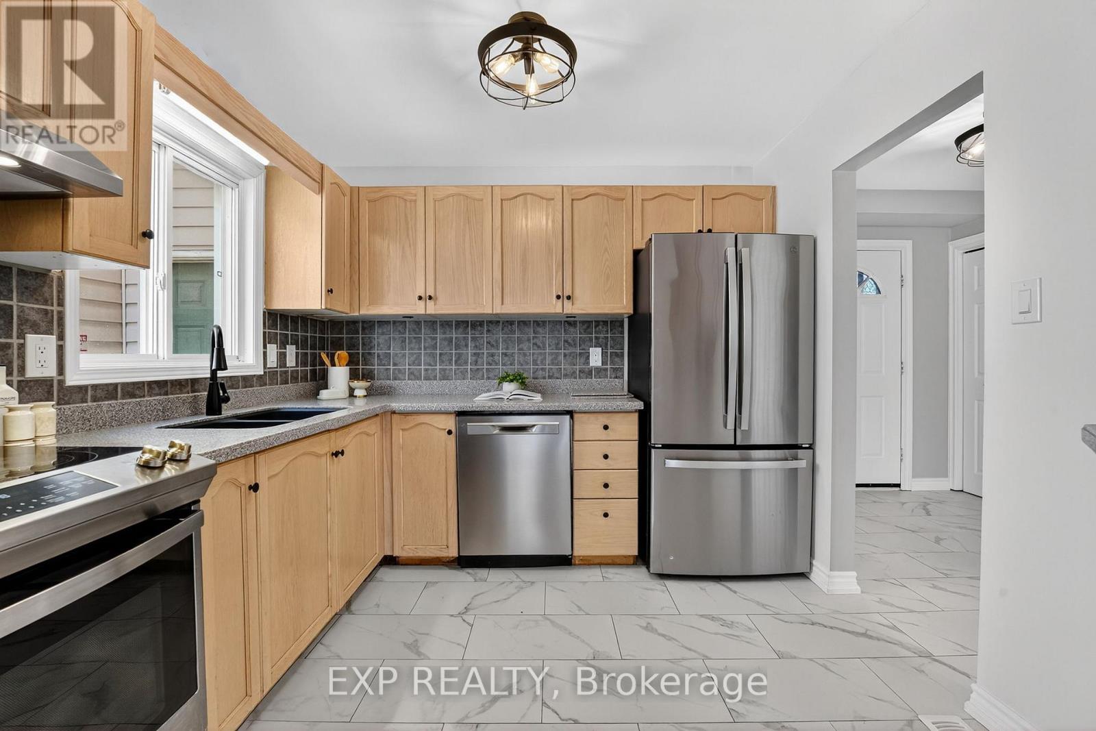 4902 Adam Court, Lincoln, Ontario  L3J 0E3 - Photo 8 - X12574736