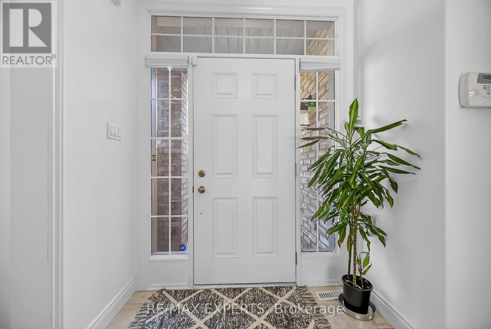 936 Talisman Crescent, London South, Ontario  N6K 0B7 - Photo 3 - X12574748