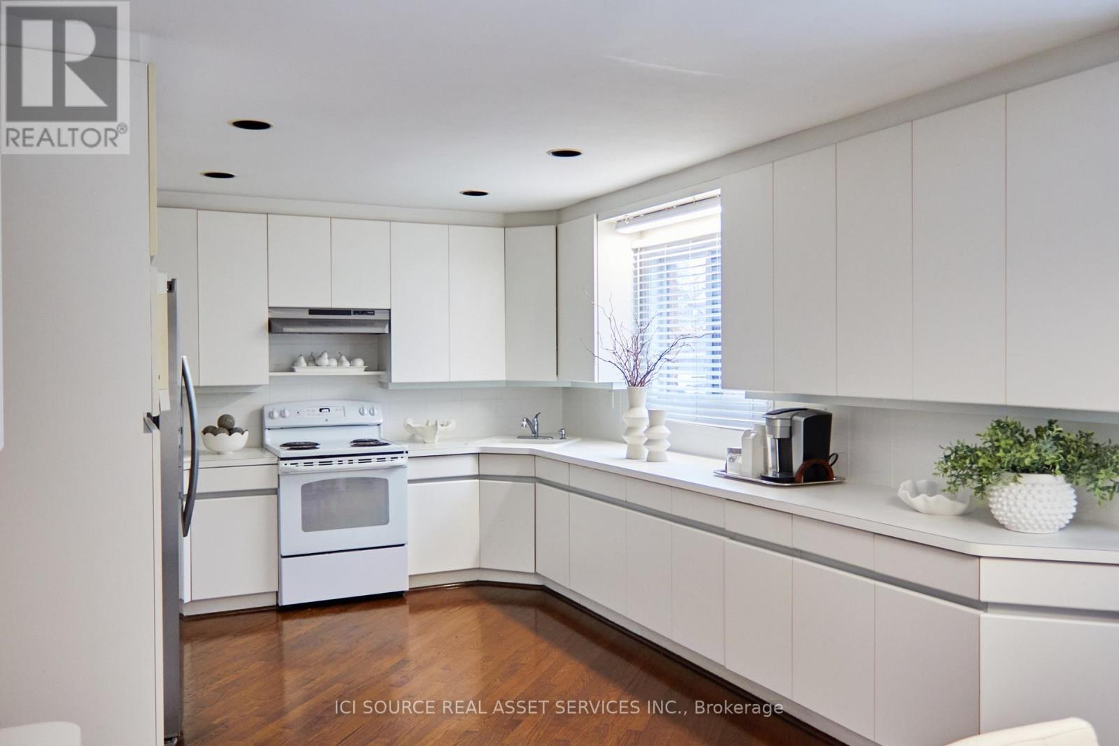 104 Almore Avenue, Toronto, Ontario  M3H 2H5 - Photo 24 - C12414211