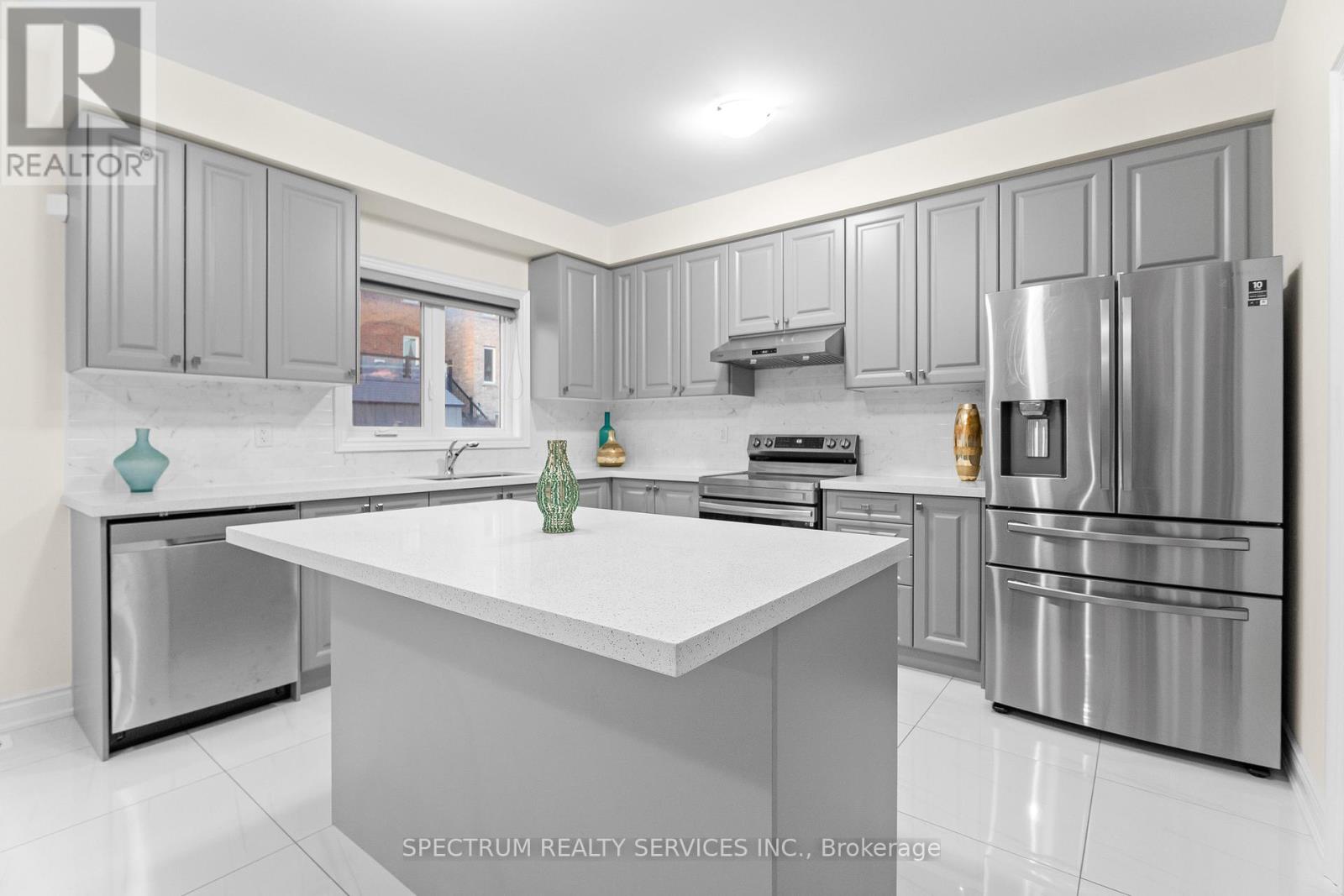 46 Ridgeview Court, Bradford West Gwillimbury, Ontario  L3Z 0R9 - Photo 12 - N12567358