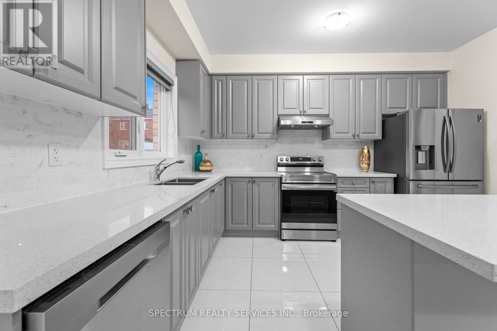 46 Ridgeview Court, Bradford West Gwillimbury, Ontario  L3Z 0R9 - Photo 16 - N12567358