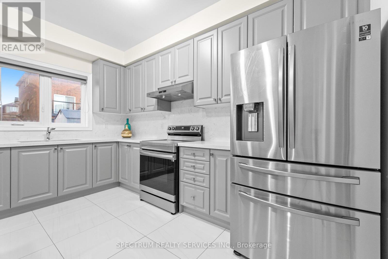 46 Ridgeview Court, Bradford West Gwillimbury, Ontario  L3Z 0R9 - Photo 14 - N12567358