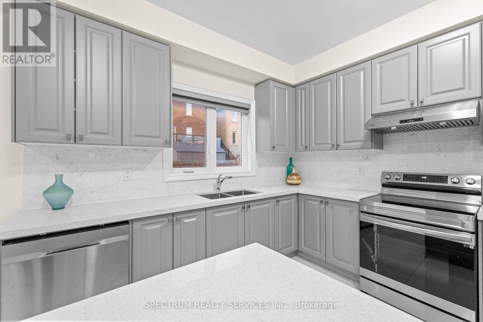 46 Ridgeview Court, Bradford West Gwillimbury, Ontario  L3Z 0R9 - Photo 15 - N12567358