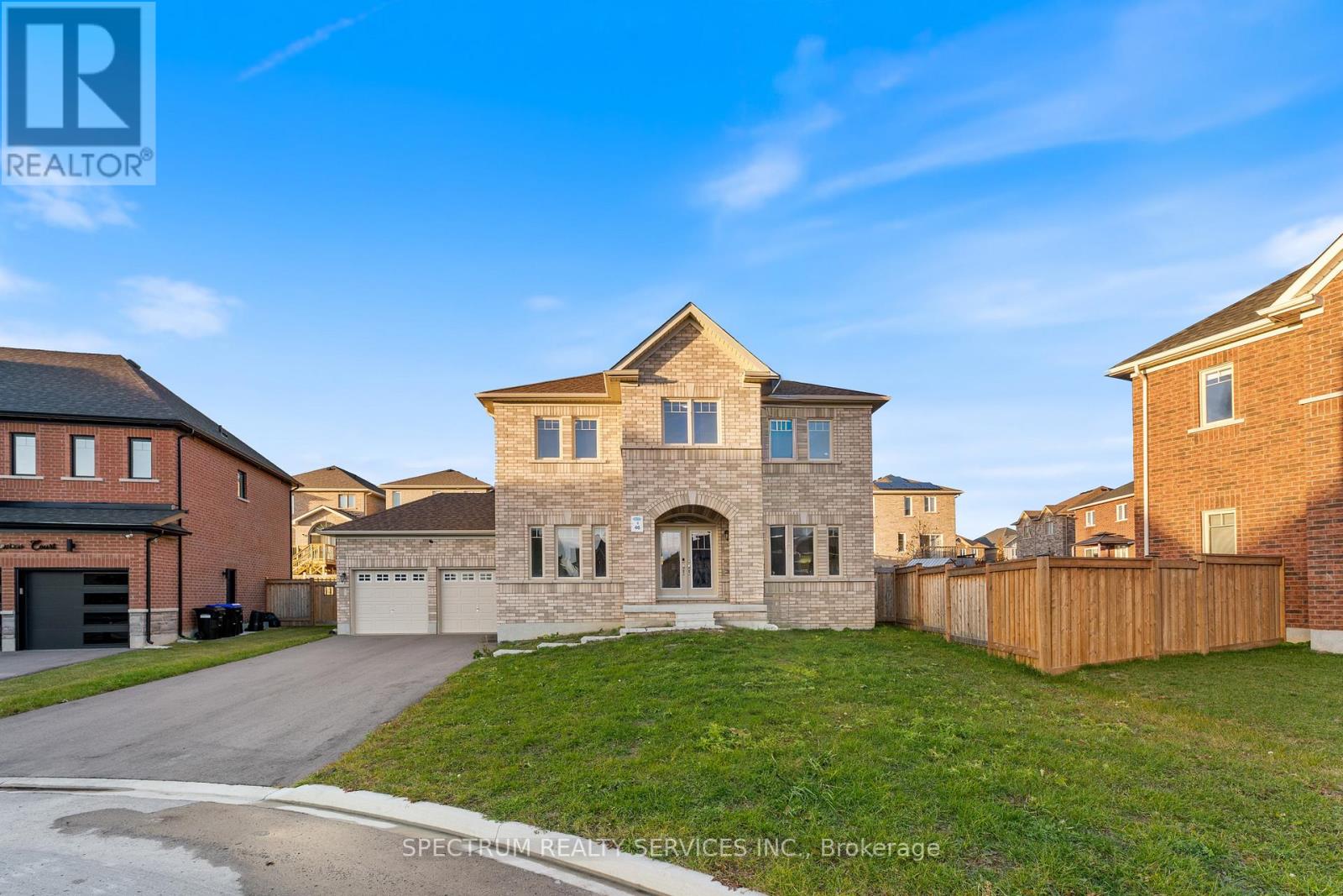 46 Ridgeview Court, Bradford West Gwillimbury, Ontario  L3Z 0R9 - Photo 2 - N12567358