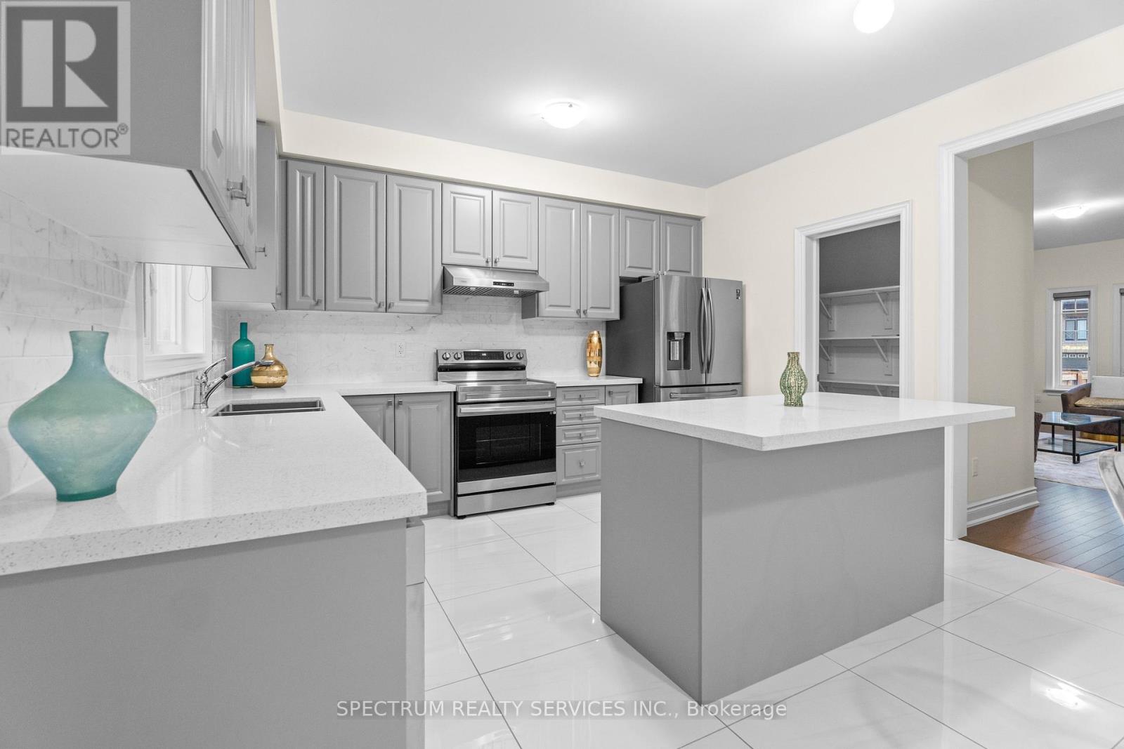 46 Ridgeview Court, Bradford West Gwillimbury, Ontario  L3Z 0R9 - Photo 13 - N12567358