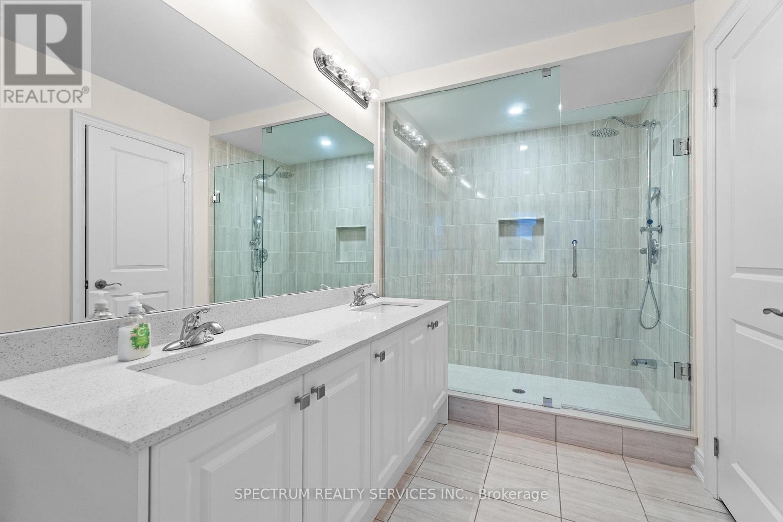 46 Ridgeview Court, Bradford West Gwillimbury, Ontario  L3Z 0R9 - Photo 32 - N12567358