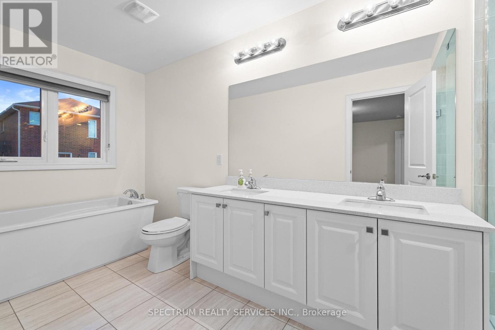 46 Ridgeview Court, Bradford West Gwillimbury, Ontario  L3Z 0R9 - Photo 31 - N12567358