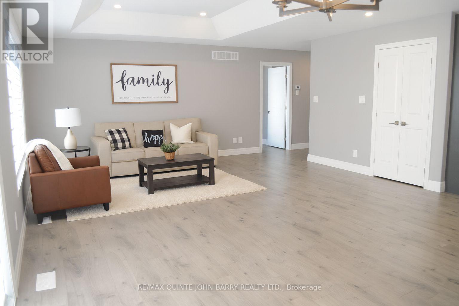 29 Cattail Crescent, Quinte West, Ontario  K8V 0J3 - Photo 12 - X12574140