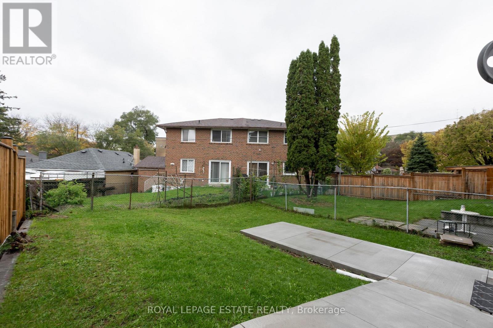 1040 Victoria Park Avenue, Toronto, Ontario  M4B 2K1 - Photo 27 - E12515212