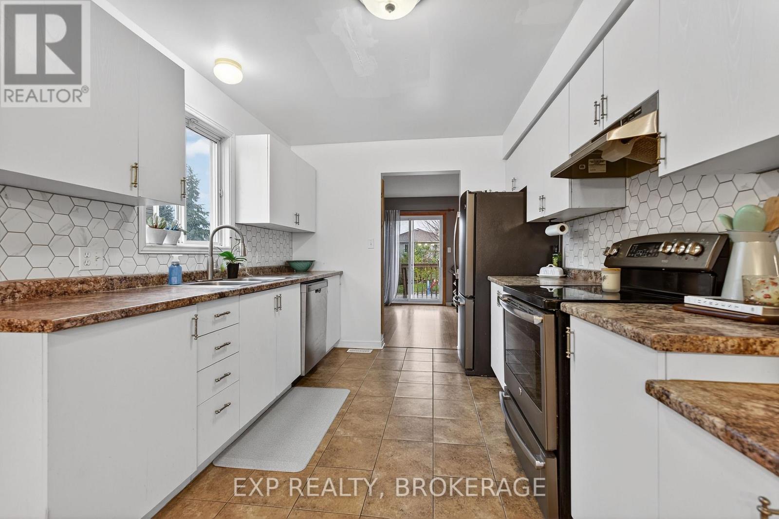 14 Clifford Street, Loyalist, Ontario K7N 1Y6 - Photo 6 - X12574048