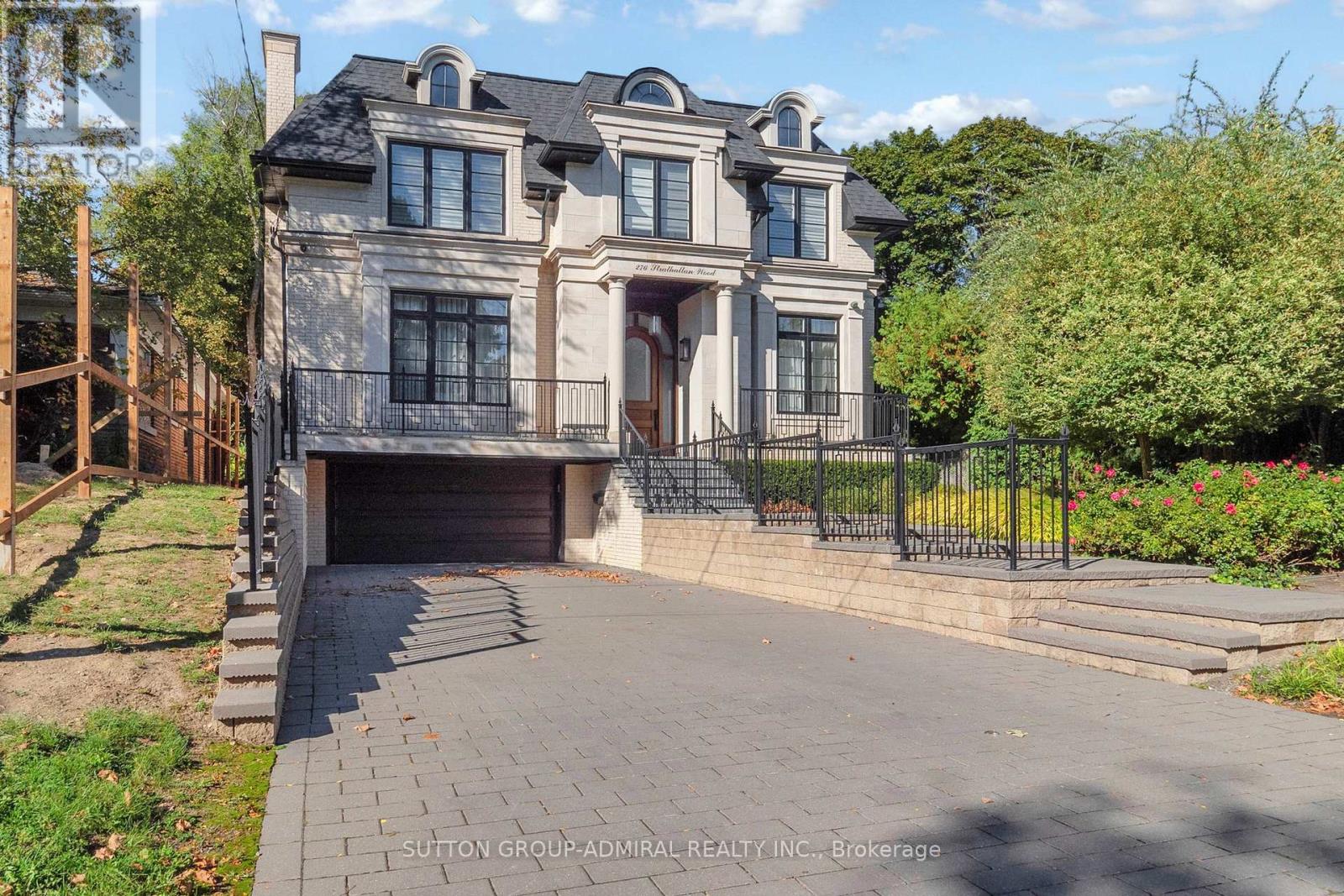 276 STRATHALLAN WOOD, Toronto, Ontario