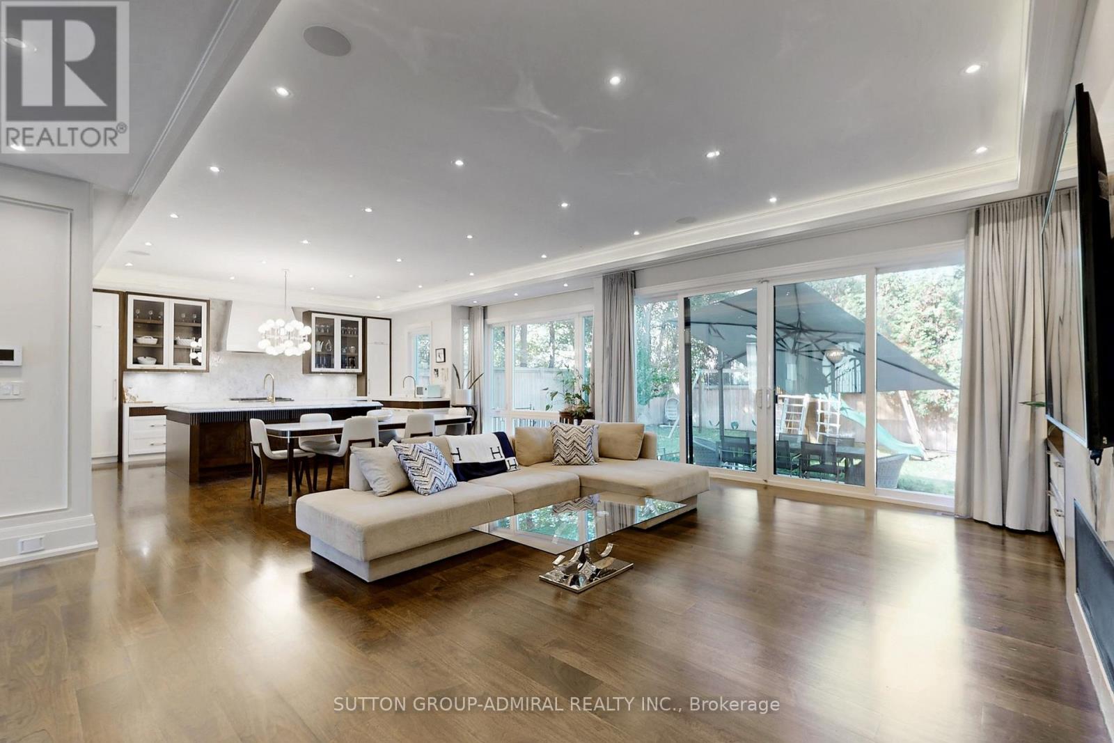 276 Strathallan Wood, Toronto, Ontario  M5N 1T6 - Photo 8 - C12575092