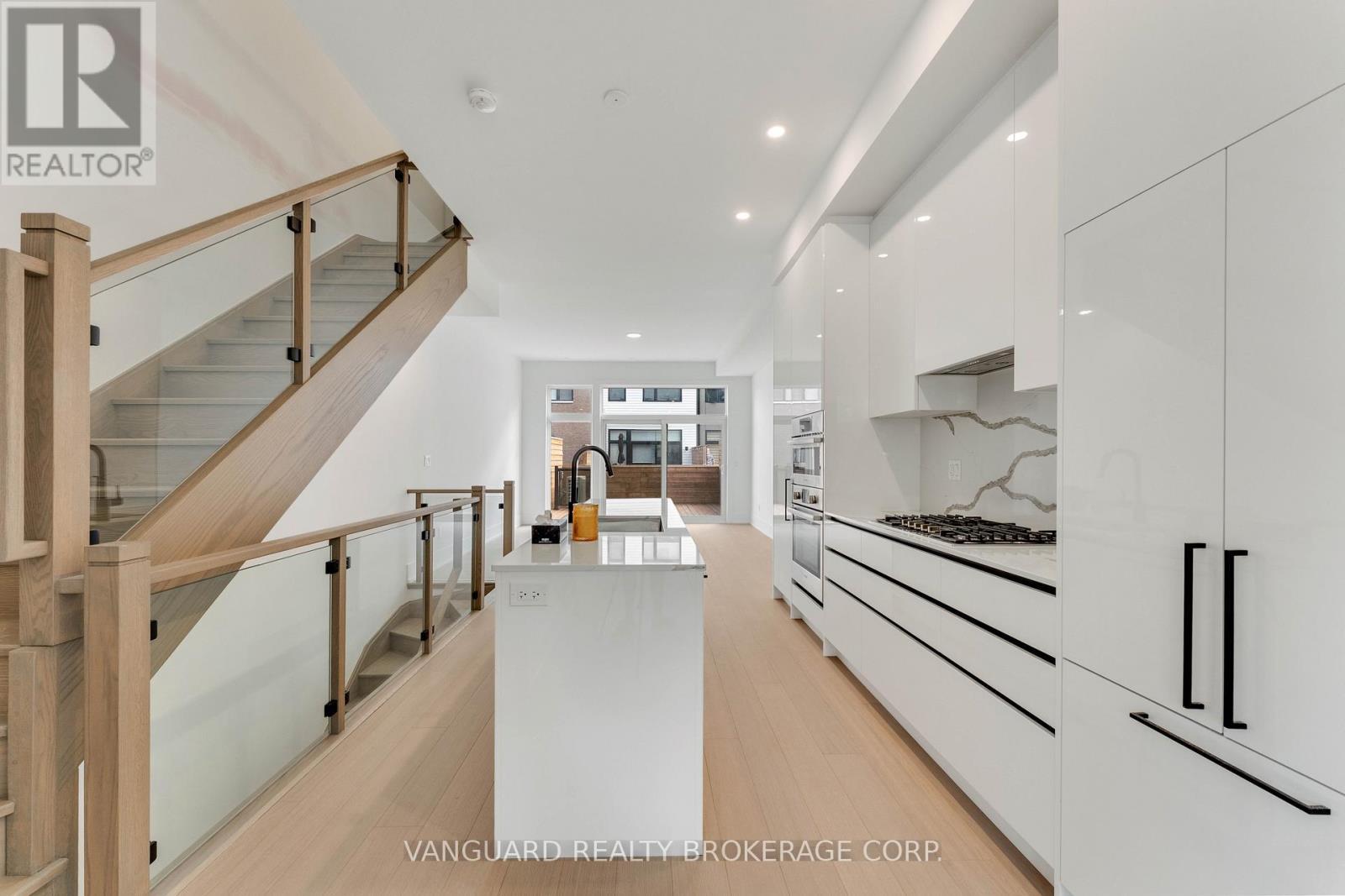 21 - 15 Lou Parsons Way, Mississauga (Port Credit), Ontario  L5H 0B2 - Photo 16 - W12362703