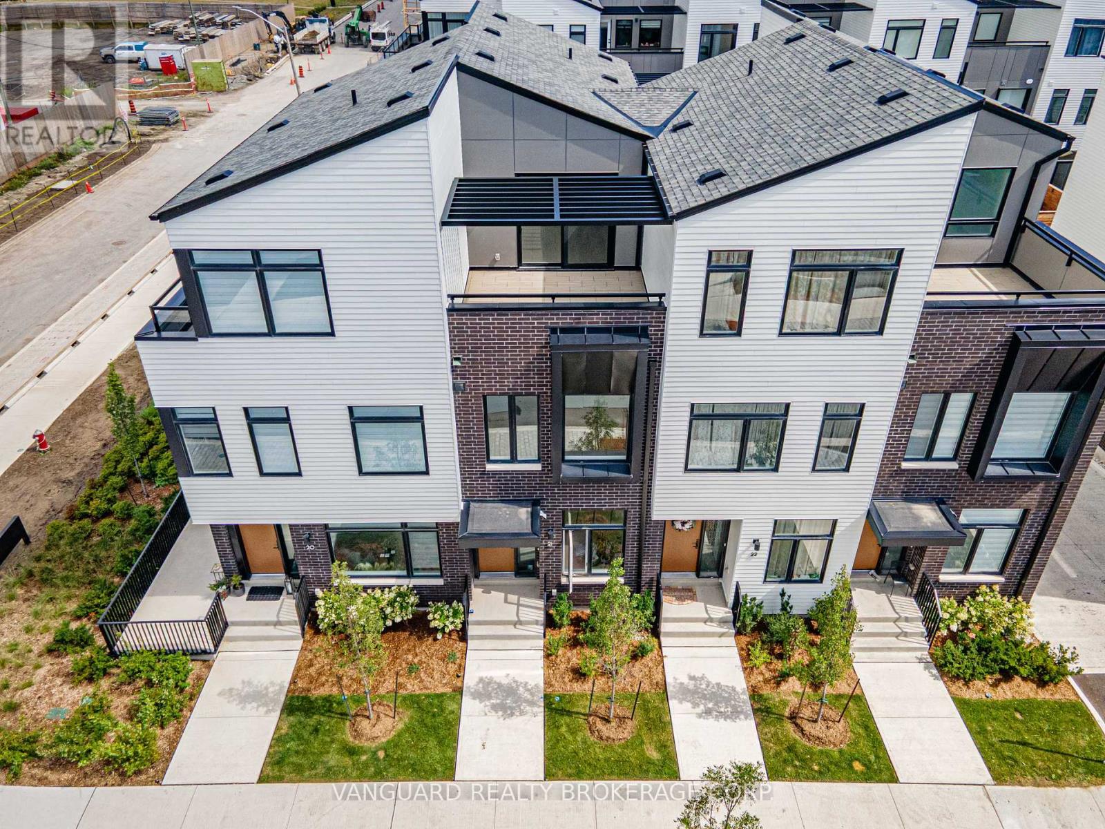 21 - 15 Lou Parsons Way, Mississauga (Port Credit), Ontario  L5H 0B2 - Photo 4 - W12362703