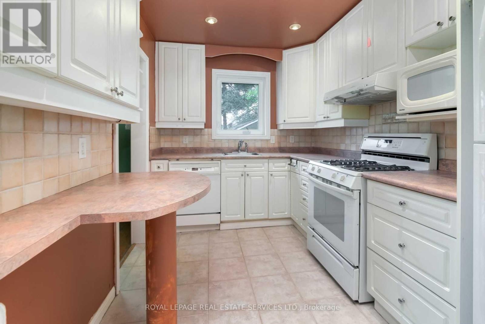 291 Sammon Avenue, Toronto, Ontario  M4J 1Z9 - Photo 12 - E12575066