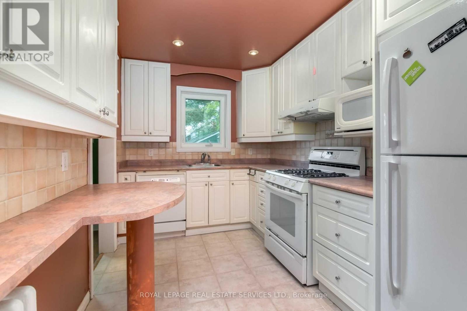 291 Sammon Avenue, Toronto, Ontario  M4J 1Z9 - Photo 13 - E12575066