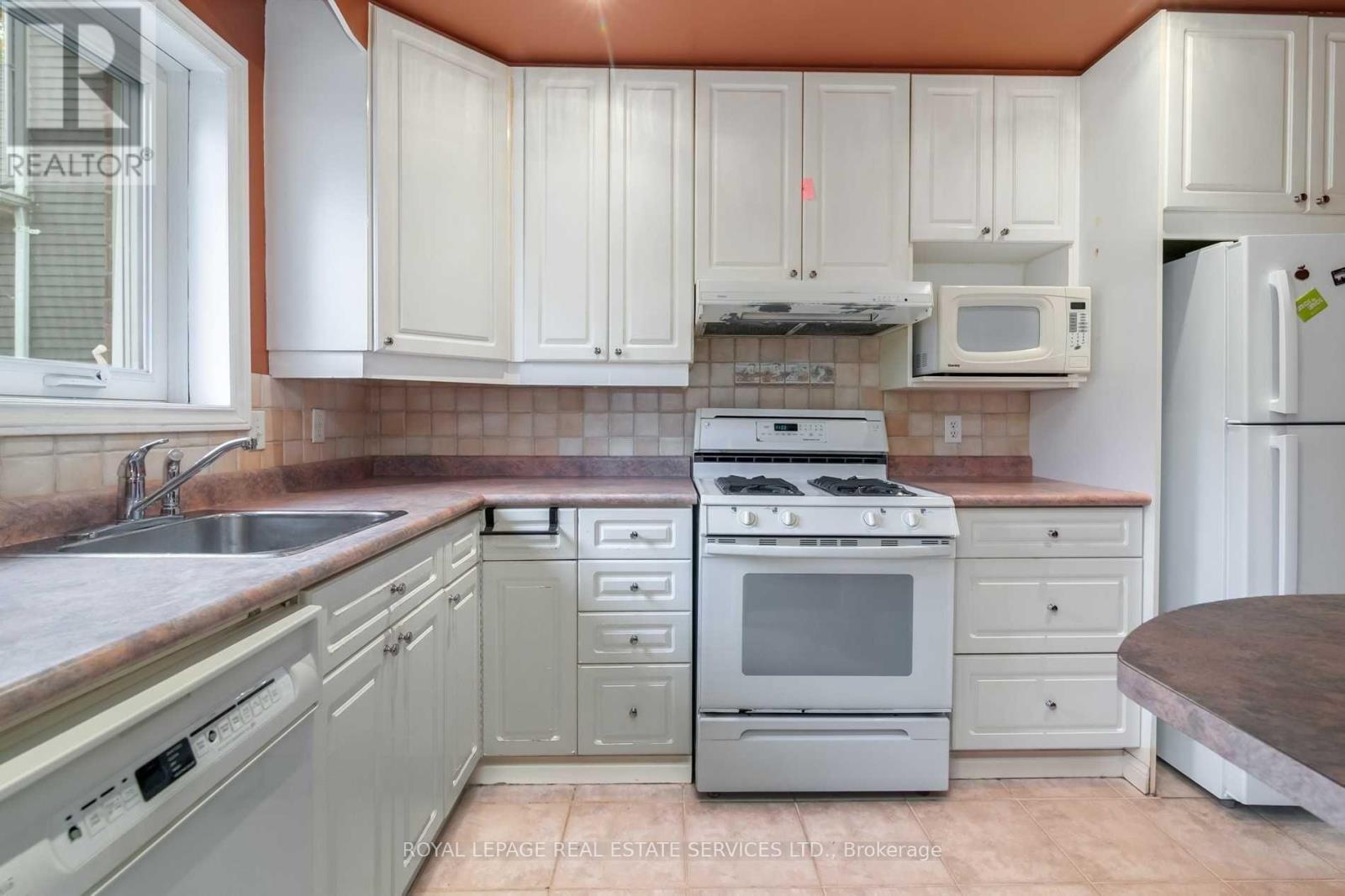 291 Sammon Avenue, Toronto, Ontario  M4J 1Z9 - Photo 14 - E12575066