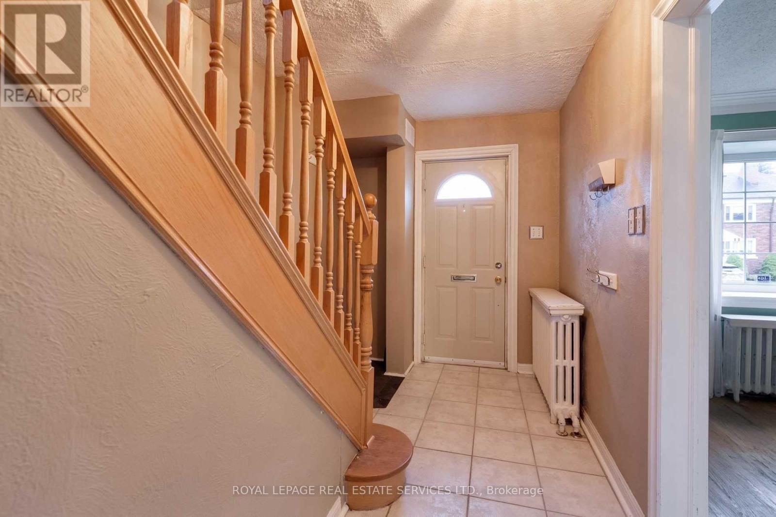 291 Sammon Avenue, Toronto, Ontario  M4J 1Z9 - Photo 2 - E12575066