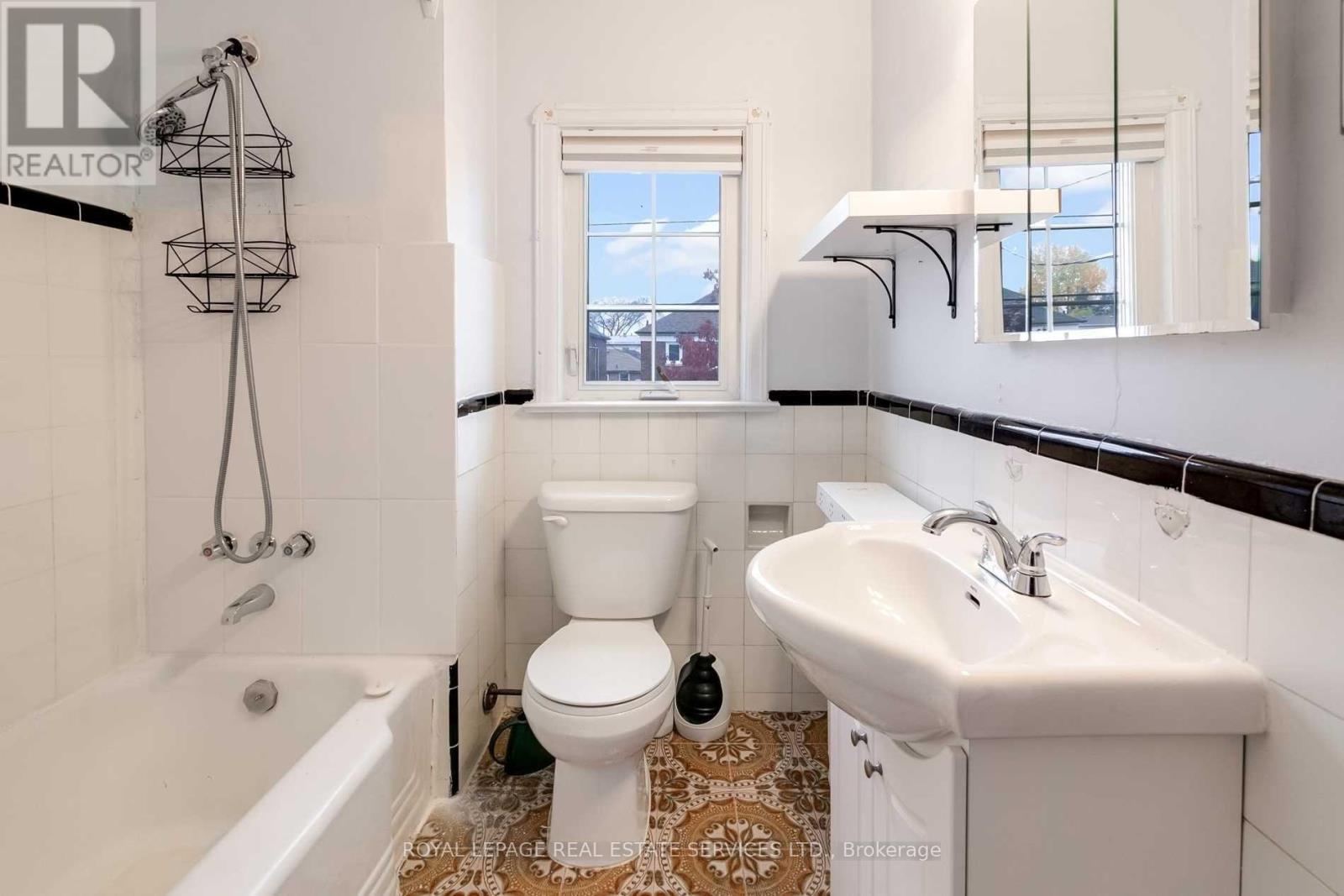 291 Sammon Avenue, Toronto, Ontario  M4J 1Z9 - Photo 25 - E12575066