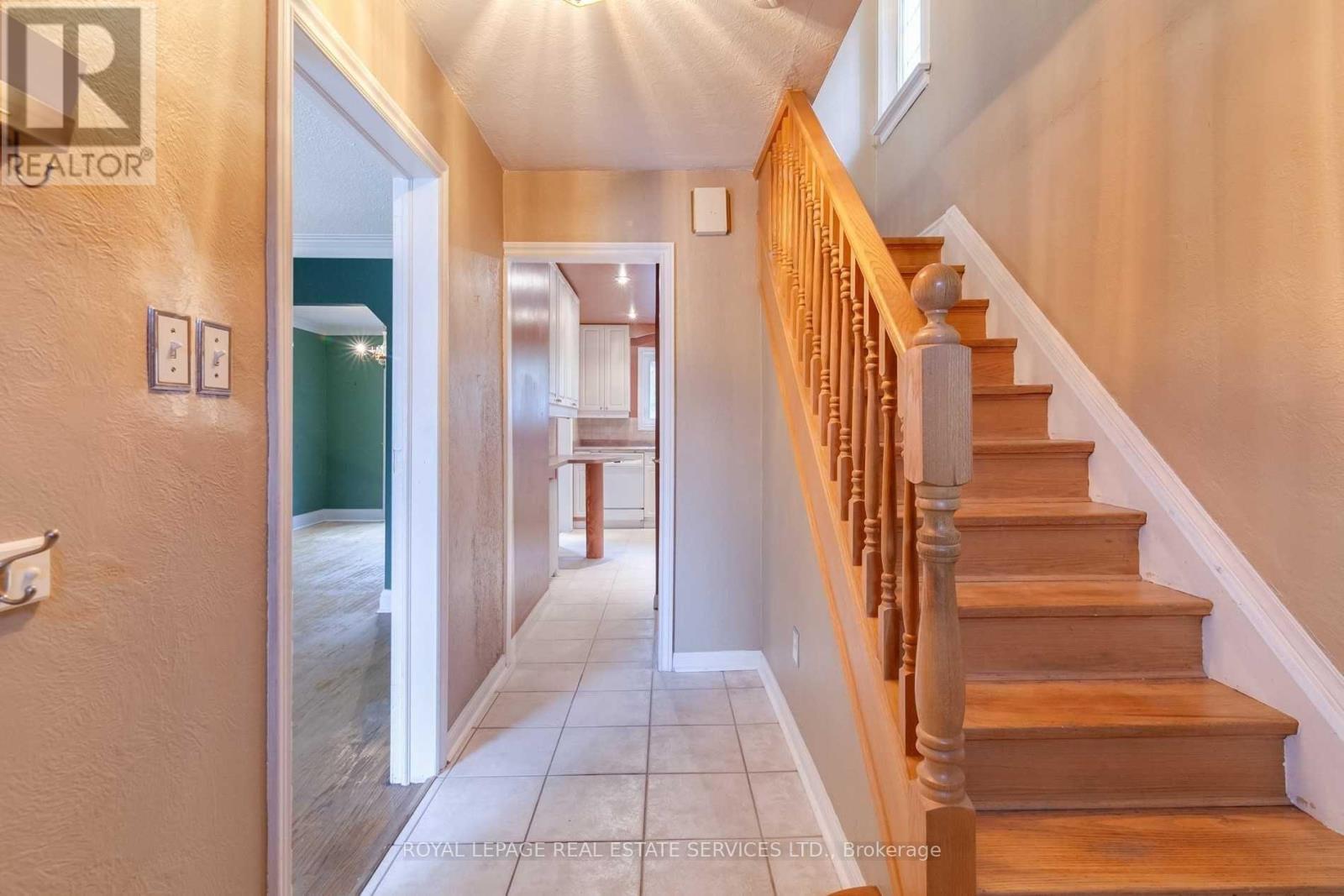 291 Sammon Avenue, Toronto, Ontario  M4J 1Z9 - Photo 3 - E12575066