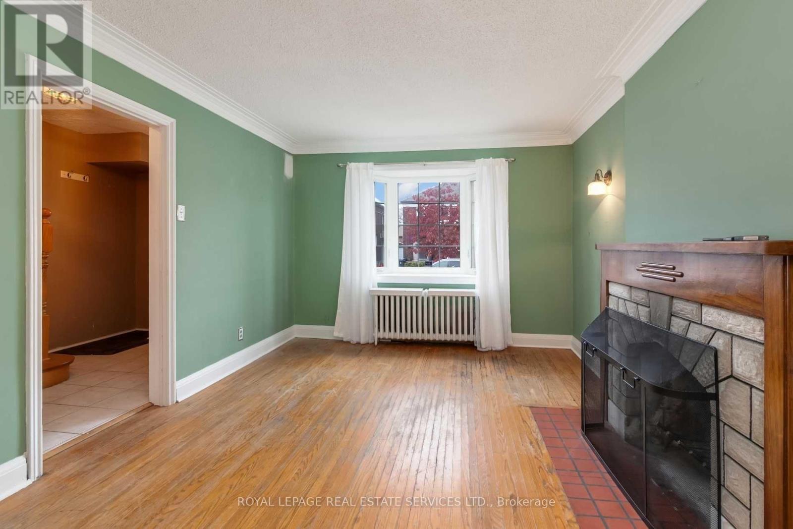 291 Sammon Avenue, Toronto, Ontario  M4J 1Z9 - Photo 4 - E12575066