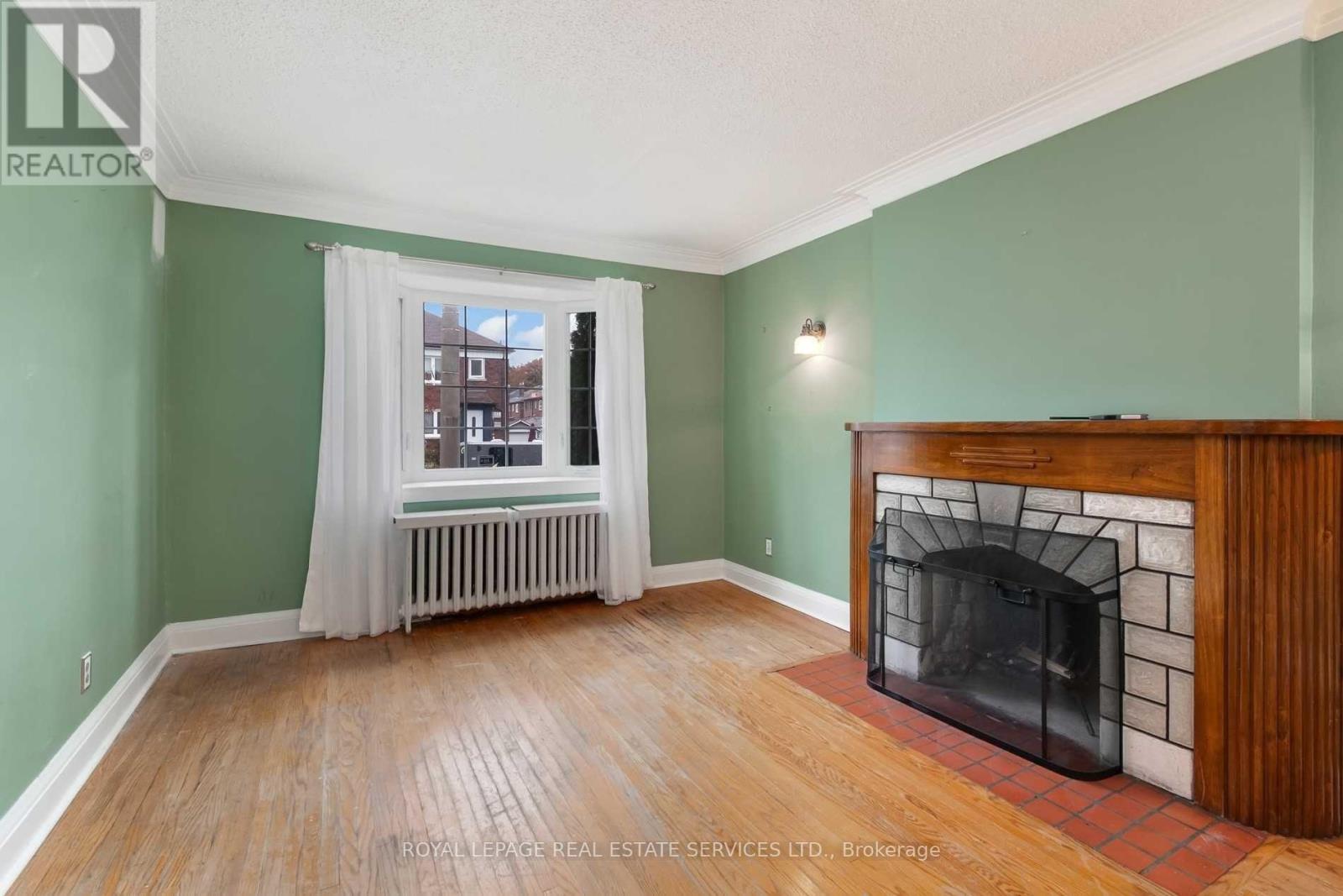 291 Sammon Avenue, Toronto, Ontario  M4J 1Z9 - Photo 5 - E12575066