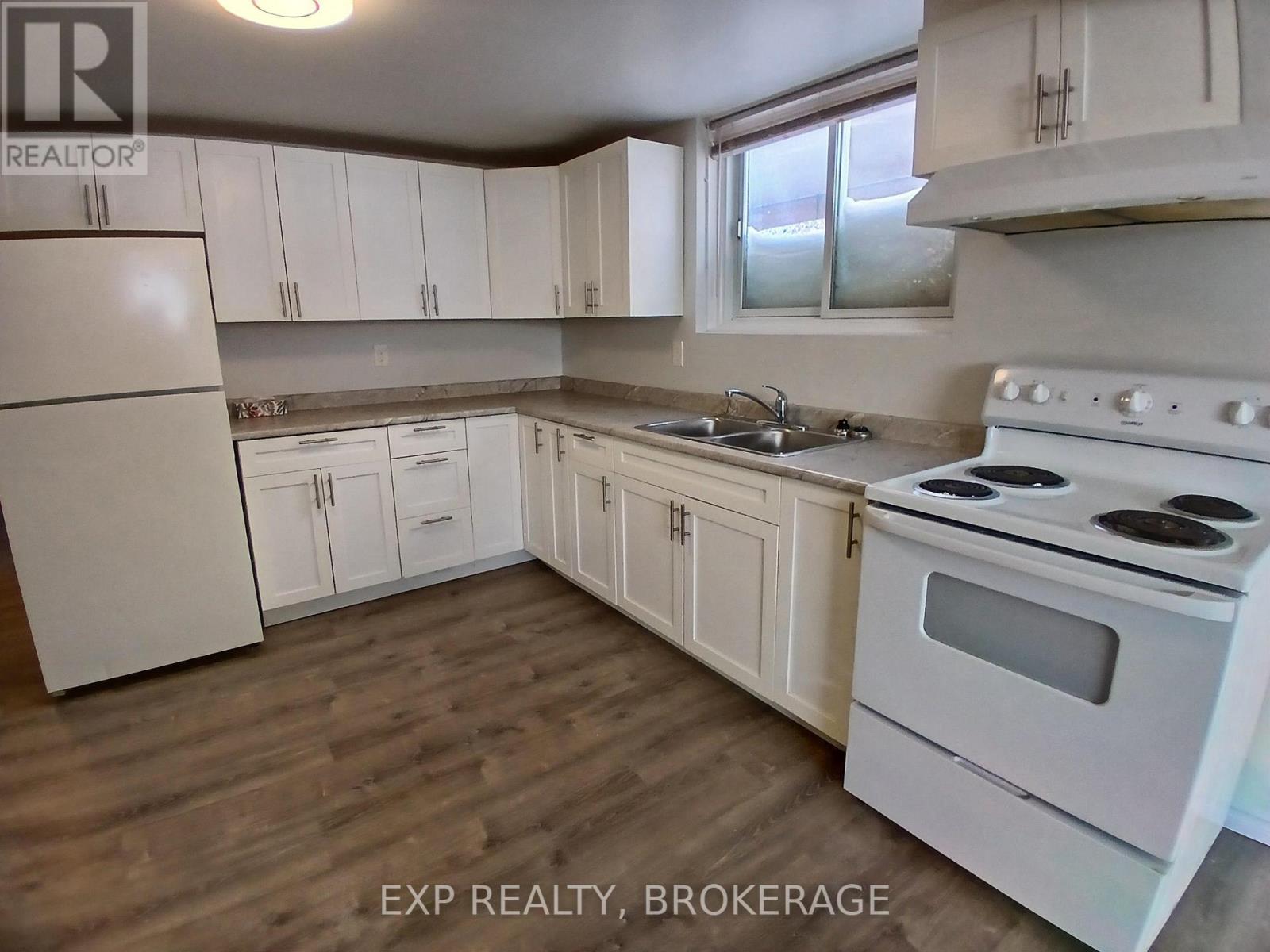 16 Daly Street, Kingston, Ontario  K7K 4Y9 - Photo 3 - X12575208