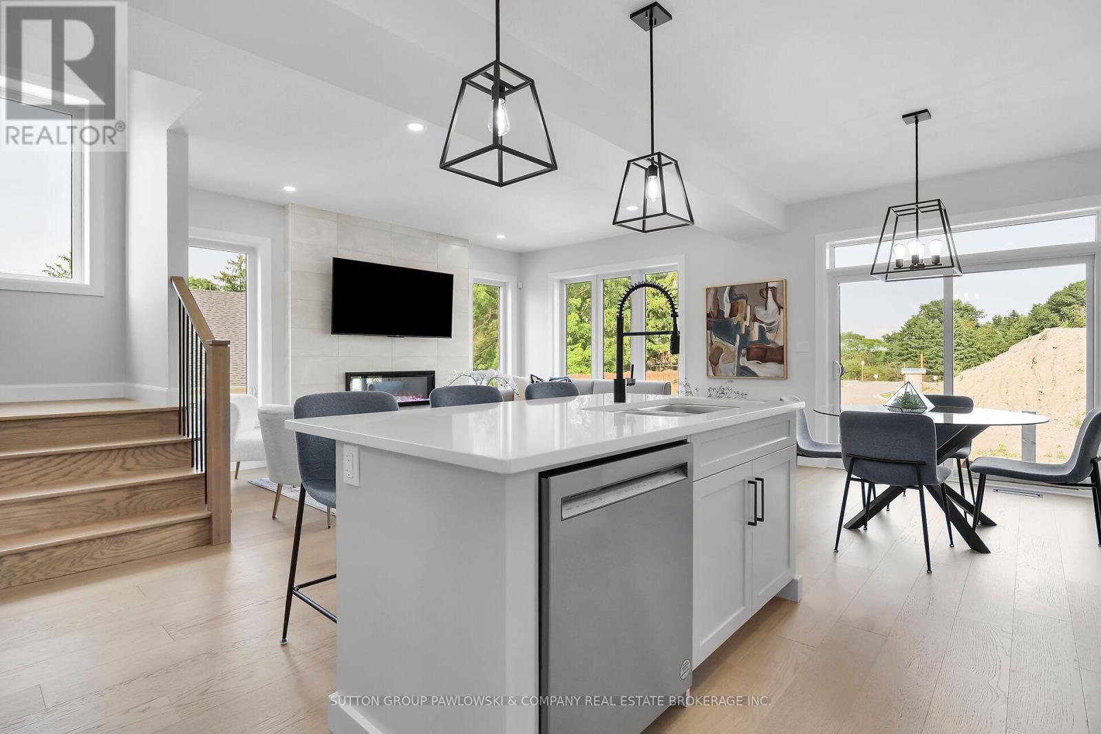 418 Old Wonderland Road, London South, Ontario  N6K 3R2 - Photo 14 - X12575130