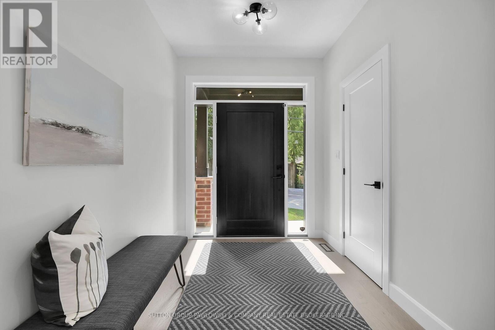 418 Old Wonderland Road, London South, Ontario  N6K 3R2 - Photo 3 - X12575130