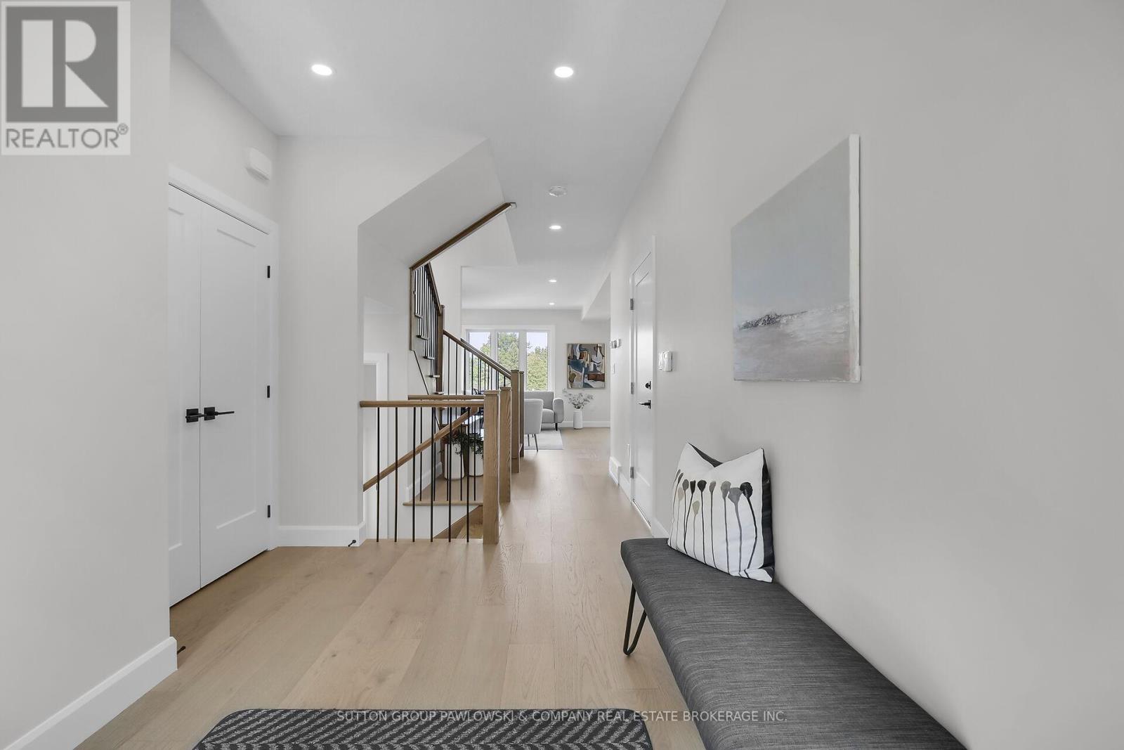 418 Old Wonderland Road, London South, Ontario  N6K 3R2 - Photo 4 - X12575130