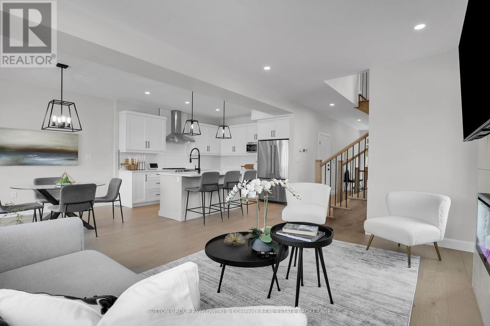 418 Old Wonderland Road, London South, Ontario  N6K 3R2 - Photo 8 - X12575130