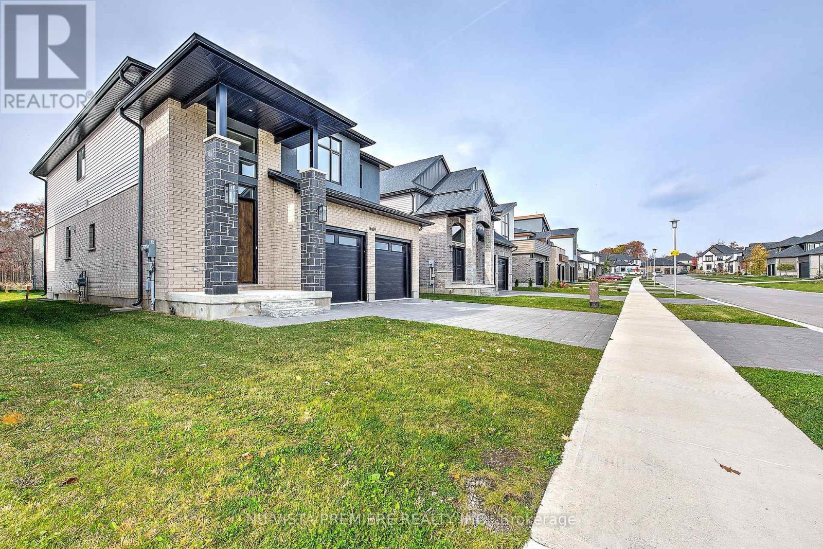 1689 Brayford Avenue, London South, Ontario  N6K 0H1 - Photo 3 - X12575274