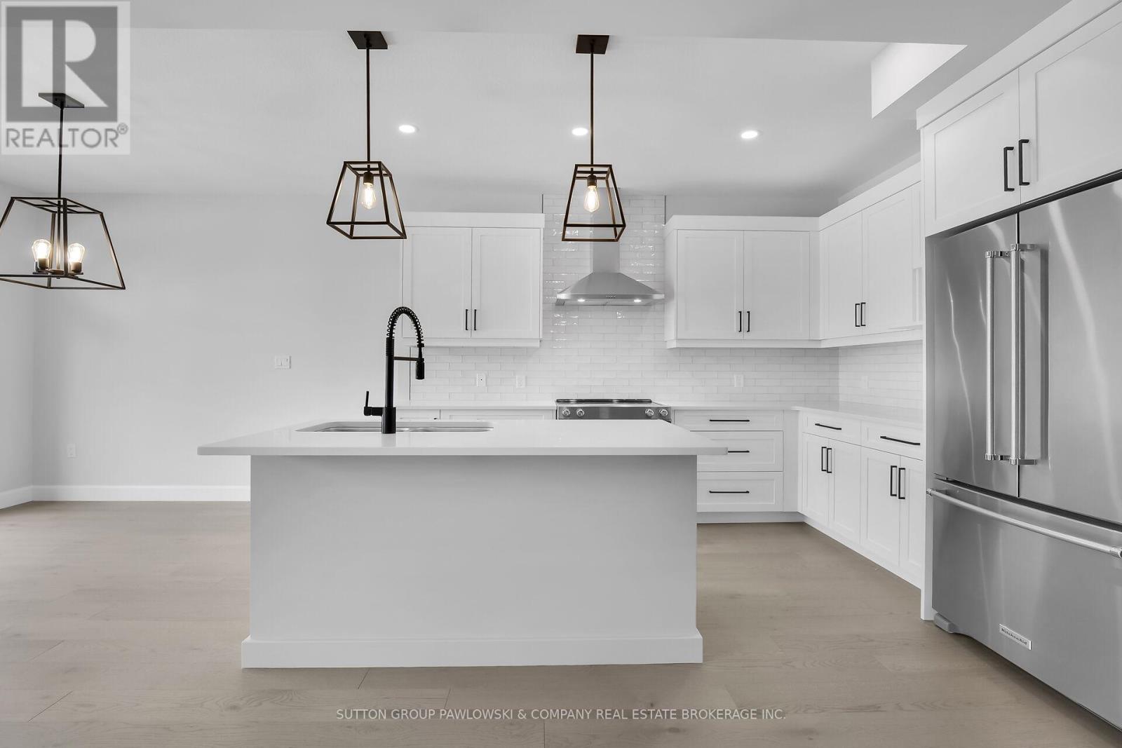 422 Old Wonderland Road, London South, Ontario  N6K 3R2 - Photo 11 - X12575278