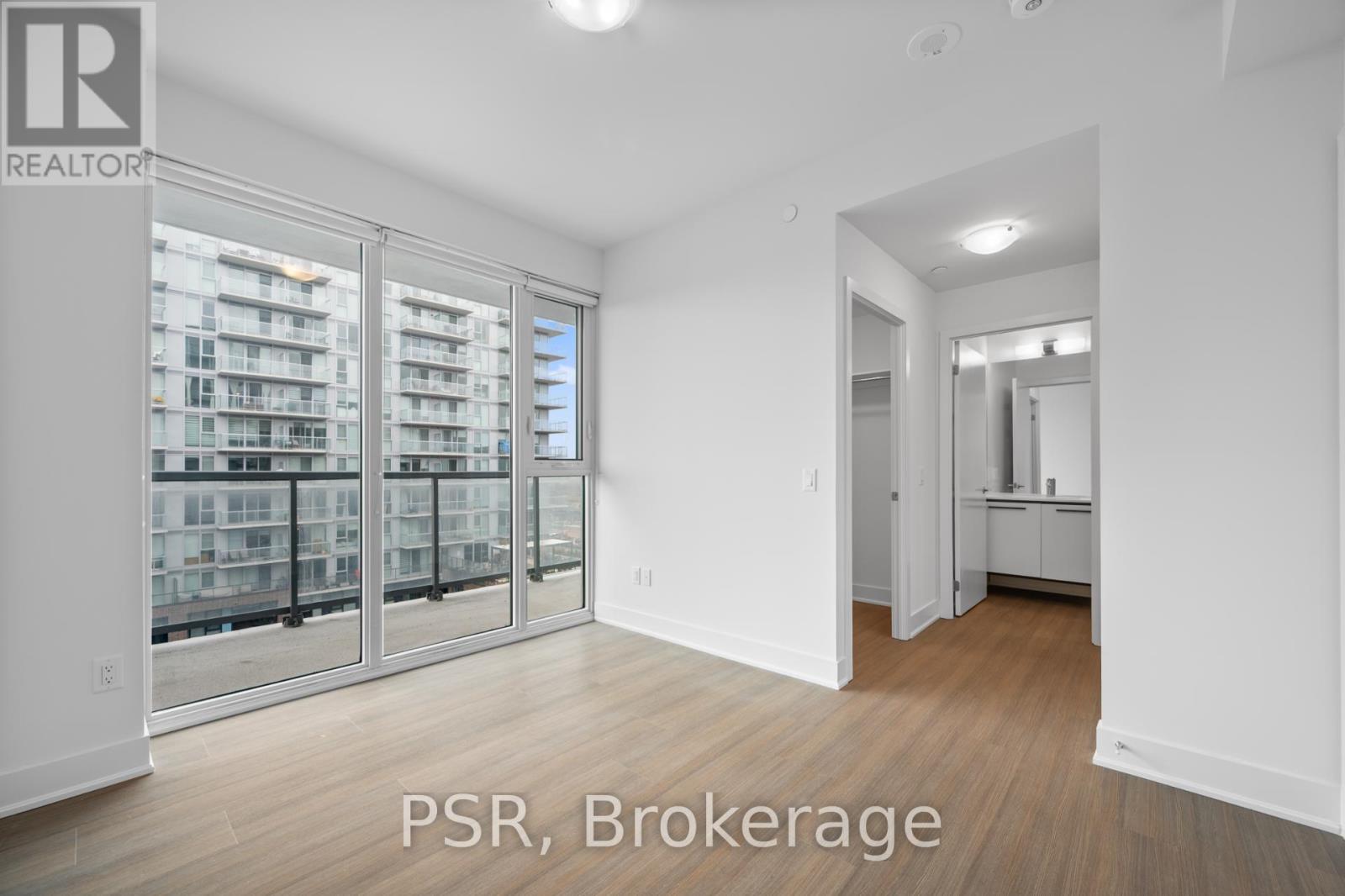 913 - 195 Deerfield Road, Newmarket, Ontario  L3Y 0G4 - Photo 6 - N12575056