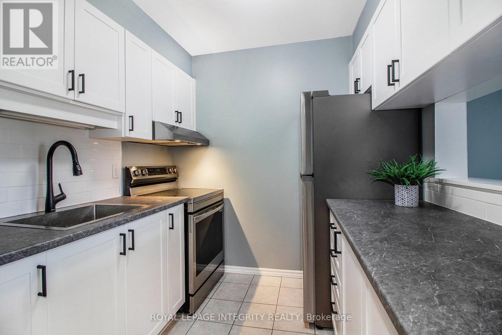 108 - 212 Viewmount Drive, Ottawa, Ontario  K2E 7X2 - Photo 5 - X12575150