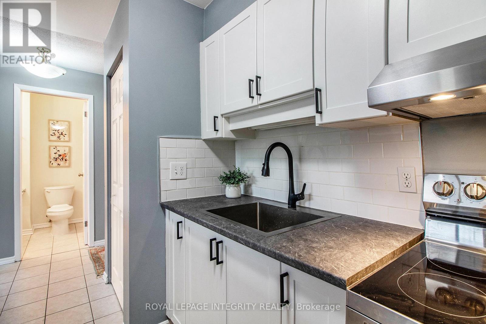 108 - 212 Viewmount Drive, Ottawa, Ontario  K2E 7X2 - Photo 6 - X12575150