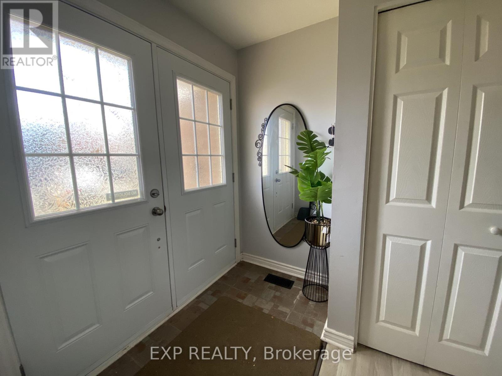 415 Kintyre Private, Ottawa, Ontario  K2C 3M9 - Photo 3 - X12575226