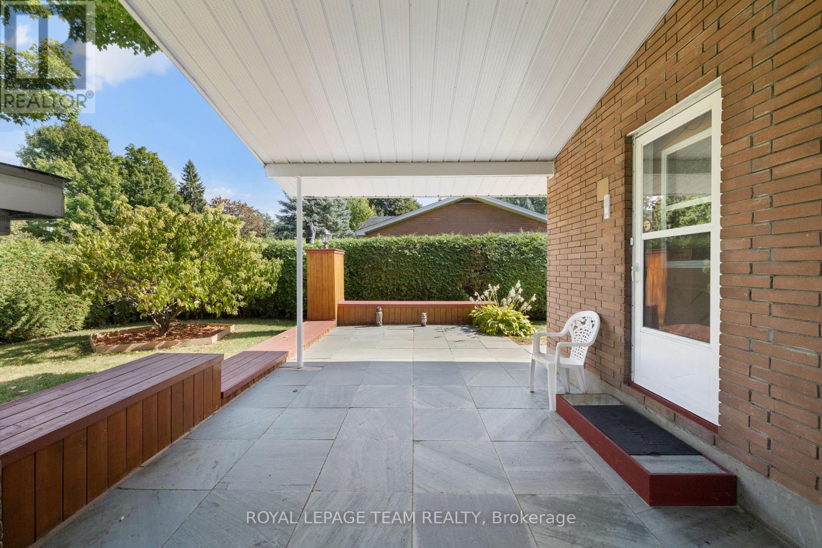 30 Ellery Crescent, Ottawa, Ontario K2H 6M6 - Photo 6 - X12575254