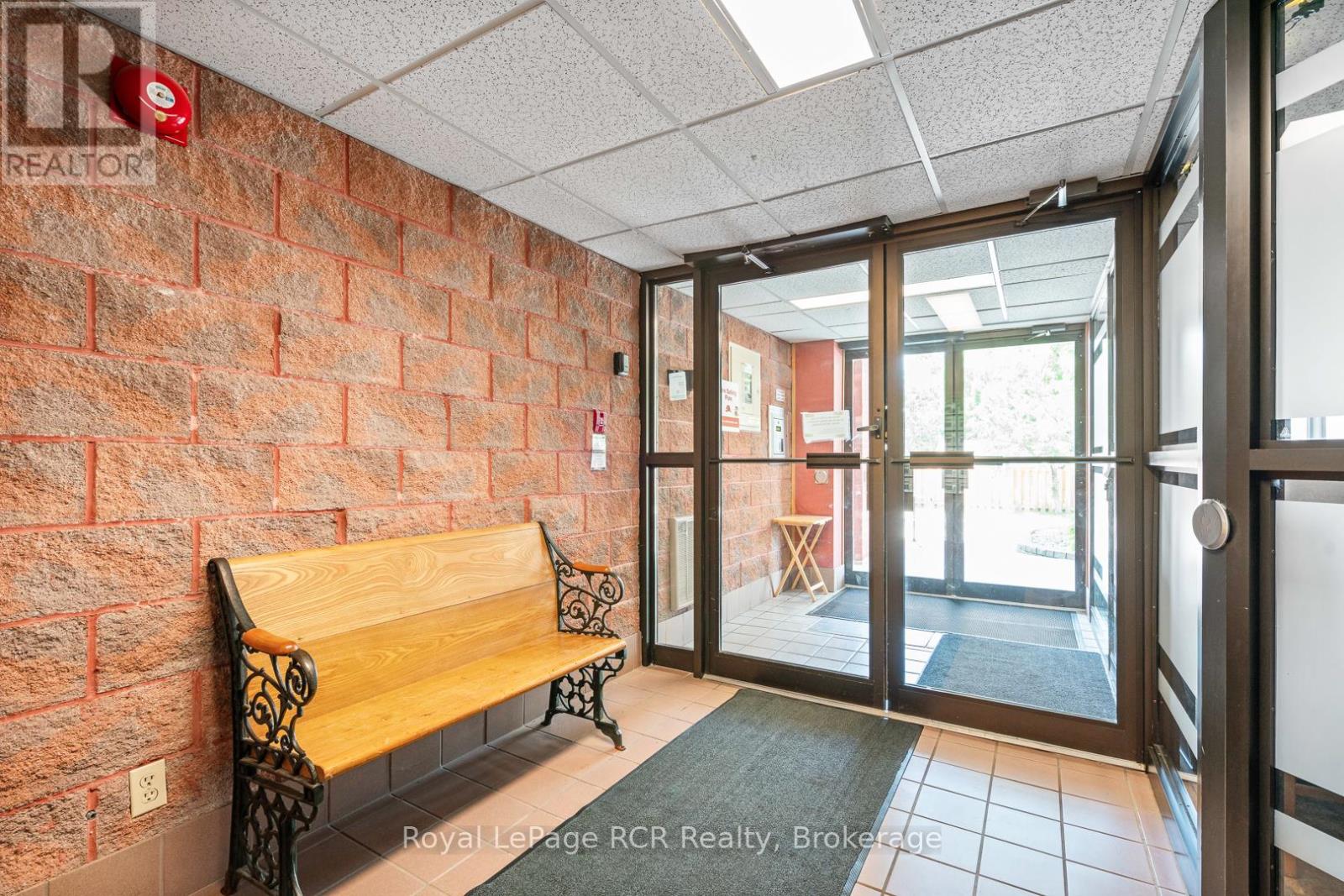 606 - 536 11th Avenue, Hanover, Ontario  N4N 2S4 - Photo 4 - X12283074