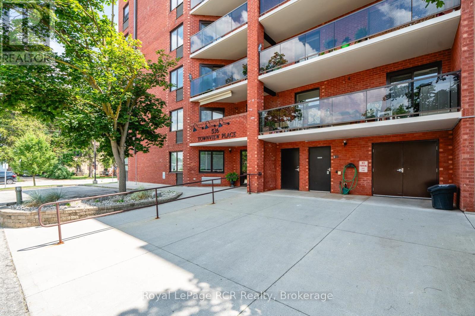 606 - 536 11th Avenue, Hanover, Ontario  N4N 2S4 - Photo 2 - X12283074