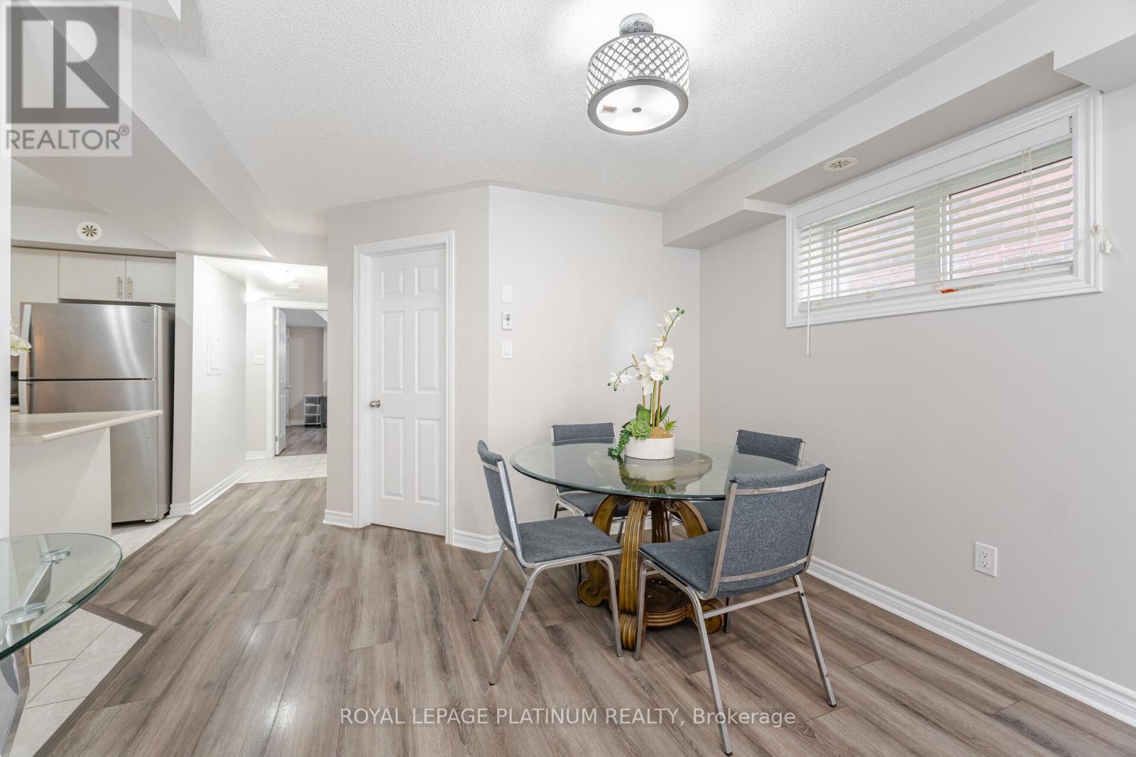 9-01 - 2420 Baronwood Drive, Oakville, Ontario  L6M 0X6 - Photo 11 - W12412005