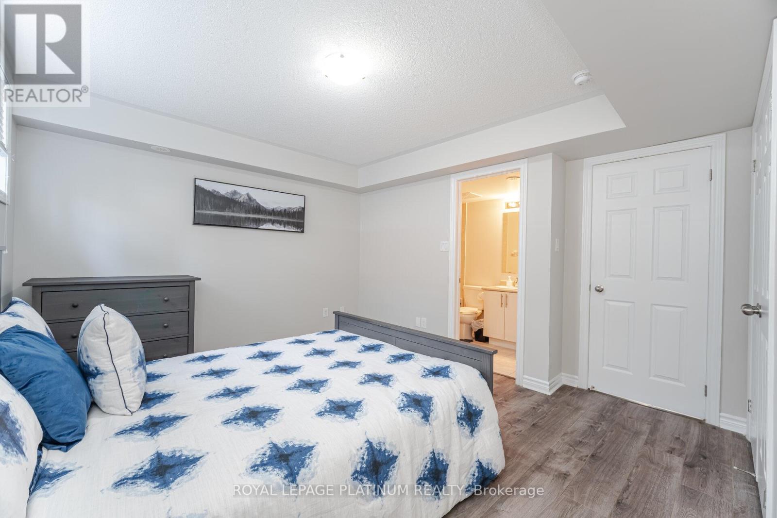 9-01 - 2420 Baronwood Drive, Oakville, Ontario  L6M 0X6 - Photo 19 - W12412005